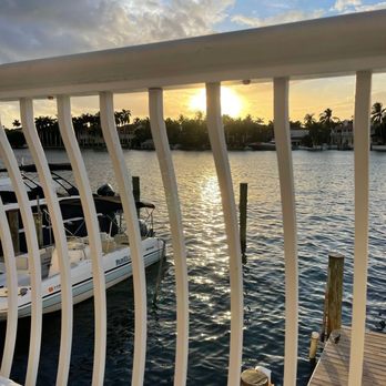 Cafe Bernie - Outdoor patio - Beer, Wine & Spirits Near Me - Miami Beach, Florida
