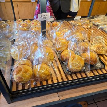 Fancy Wheatfield Bakery - Fresh pineapple buns - Bakeries Near Me - San Francisco, California