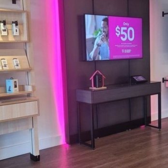 T-Mobile Experience Store - Mobile Phones Near Me - Cypress, California