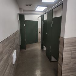 Friendly Corner - Immaculate restroom