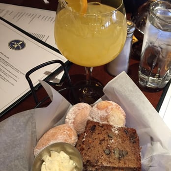 Artie's - Mimosa and a delicious bread basket for starters - American Near Me - Fairfax, Virginia