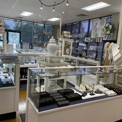DeLuca's Fine Jewelry & Gifts - 4/2023