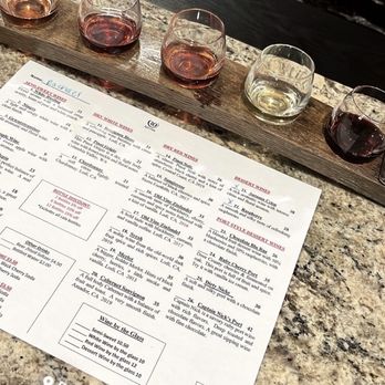Red Oak Winery - Wine flight - Wineries Near Me - Sturgeon Bay, Wisconsin Red Oak Winery - Wine flight - Wineries Near Me - Sturgeon Bay, Wisconsin