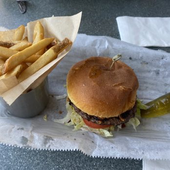 Hennessey's - Bars Near Me - Redondo Beach, California