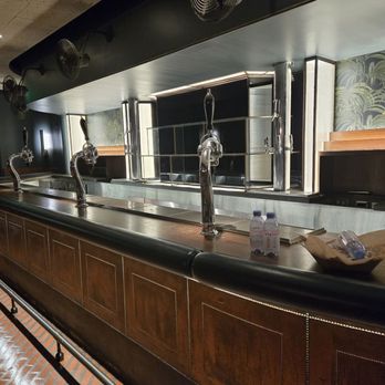 Union Station - Bar in the VIP lounge - Train Stations Near Me - Los Angeles, California Union Station - Bar in the VIP lounge - Train Stations Near Me - Los Angeles, California