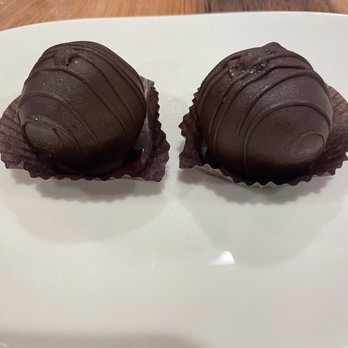 Mishqui Peruvian Bistro - Chocolate truffle - Peruvian Near Me - Madison, Wisconsin