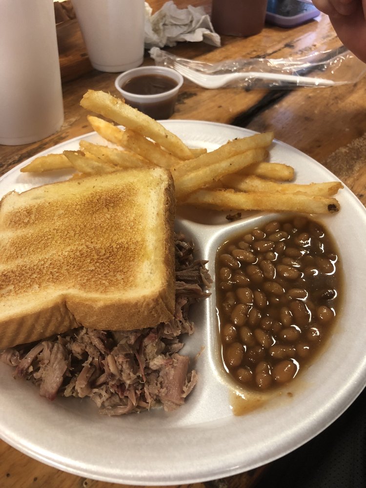 Sally's Smokin Butt BBQ Logo