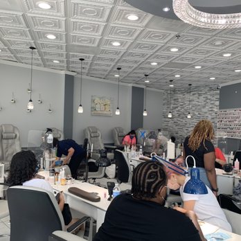 Q’s Nails 2 - empty chairs employees walking around - Nail Salons Near Me - New Carrollton, Maryland