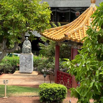 Chinese Garden - Botanical Gardens Near Me - Honolulu, Hawaii