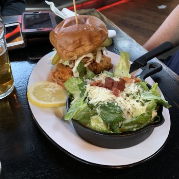 DunnEnzies Pizza Co - Chicken burger - Pizza Near Me - Kelowna, British Columbia DunnEnzies Pizza Co - Chicken burger - Pizza Near Me - Kelowna, British Columbia