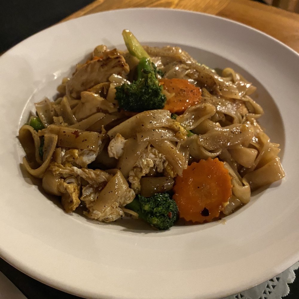 Tara Thai Kitchen - Pad See Ew - Thai Near Me - El Paso, Texas Tara Thai Kitchen - Pad See Ew - Thai Near Me - El Paso, Texas