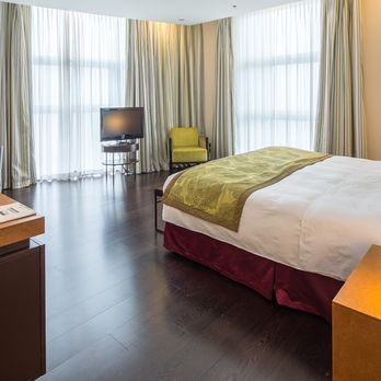 Best Western Premier - Guest Room - Hotels Near Me - Quinto, TV Best Western Premier - Guest Room - Hotels Near Me - Quinto, TV