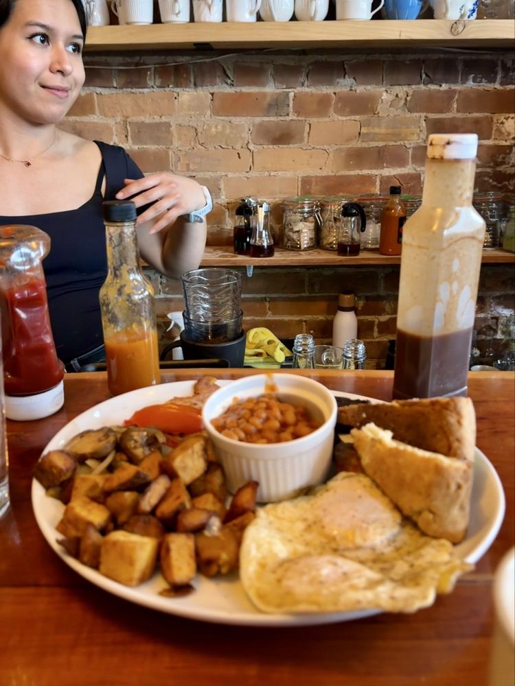 Nina’s Brunch Logo