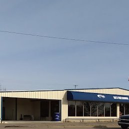 Exterior photo of Lee's Tire Service - Sallisaw, Oklahoma Exterior photo of Lee's Tire Service - Sallisaw, Oklahoma