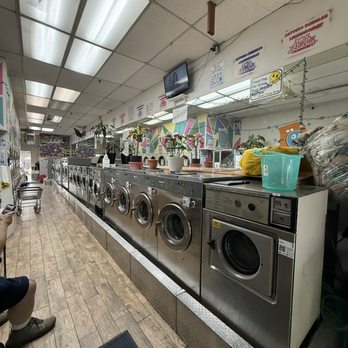 Astoria Bubbles Laundromat - Laundromat Near Me - Astoria, New York Astoria Bubbles Laundromat - Laundromat Near Me - Astoria, New York
