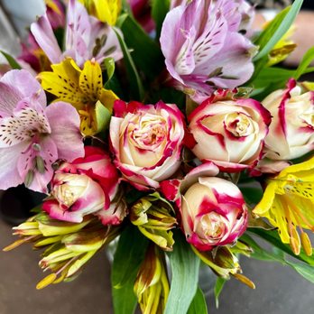 Anonymous Cafe - Beautiful flowers on all the tables - Coffee & Tea Near Me - Houston, Texas Anonymous Cafe - Beautiful flowers on all the tables - Coffee & Tea Near Me - Houston, Texas