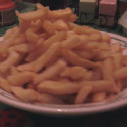 Friterie du Bourg - Avec une frite, il y en a largement assez pour deux gros mangeurs, ou trois personnes.