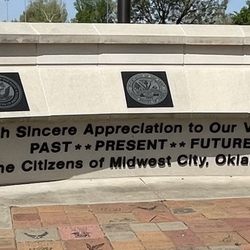 Midwest City Veterans Memorial - Memorial front