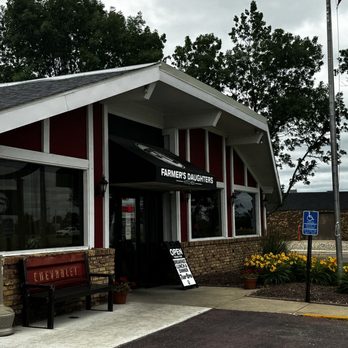 Farmer’s Daughters Kitchen - Outside - Sandwiches Near Me - Blue Earth, Minnesota
