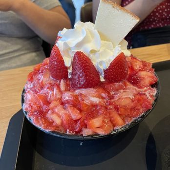 Sulbing - Deluxe strawberry - Desserts Near Me - Santa Clara, California Sulbing - Deluxe strawberry - Desserts Near Me - Santa Clara, California