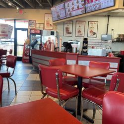Freddy's Frozen Custard & Steakburgers - Inside