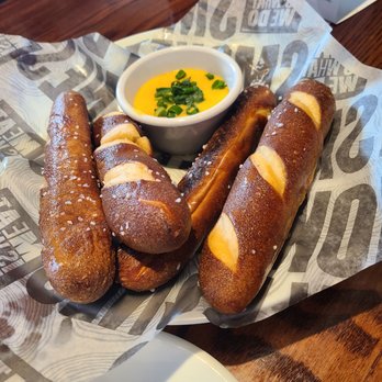 Smokey Bones Rockford - Pretzel bones with cheese sauce - American Near Me - Rockford, Illinois Smokey Bones Rockford - Pretzel bones with cheese sauce - American Near Me - Rockford, Illinois