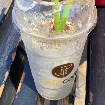 cafécafé - Yummy always my go to Horchata frappe ... sorry almost finished because I could not wait anymore!!! Delicious - Cafes Near Me - Wilmington, California