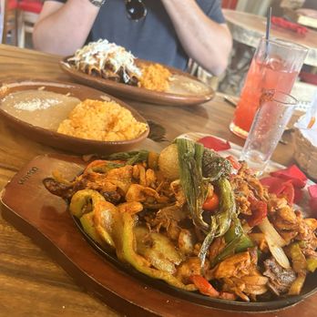 Rosa Madera - trio fajitas and flautas - Mexican Near Me - Sacramento, California Rosa Madera - trio fajitas and flautas - Mexican Near Me - Sacramento, California
