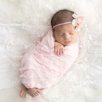 Looking Up Photography - My favorite photo from my daughter's newborn shoot. - Session Photography Near Me