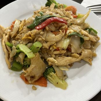 Thai Chang Cuisine - Drunken noodles - Thai Near Me - Mount Pocono, Pennsylvania Thai Chang Cuisine - Drunken noodles - Thai Near Me - Mount Pocono, Pennsylvania