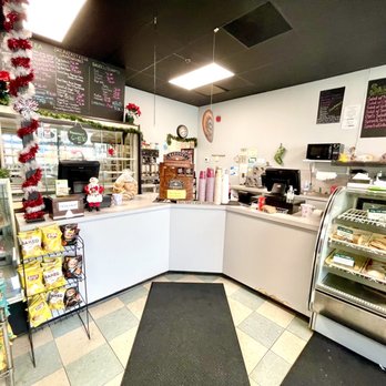Day Hill Deli - Counter - Delis Near Me - Windsor, Connecticut