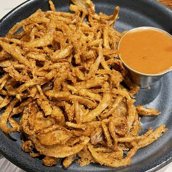 Q39 Midtown - Onion straws amazing - Barbeque Near Me - Kansas City, Missouri