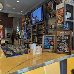 Rounds Golf & Lounge - Full bar