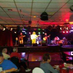 Fort Randall Casino & Hotel - Live country band playing