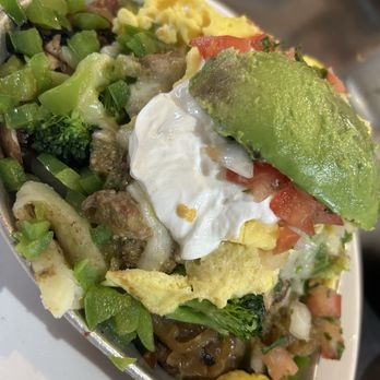 Brookfields Restaurant Sacramento - Chile Verde Skillet with extra veggies and avocado - American Near Me - Sacramento, California