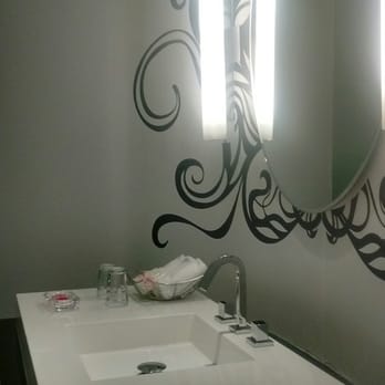 Hotel Chez Swann - Bathroom. - Hotels Near Me - Montreal, Quebec Hotel Chez Swann - Bathroom. - Hotels Near Me - Montreal, Quebec