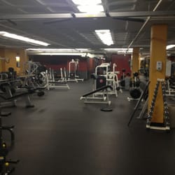 Gold's Gym - Van Ness - Downstairs free weights and machines.
