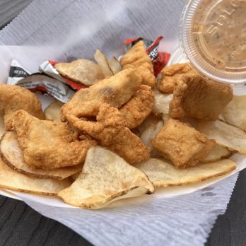 The Fish Shak - Maui Maui basket - Food Trucks Near Me - Murrells Inlet, South Carolina