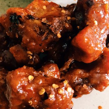 Hero - Un petit close up du poulet frit sauce piquante!! - Korean Near Me - Paris, 75
