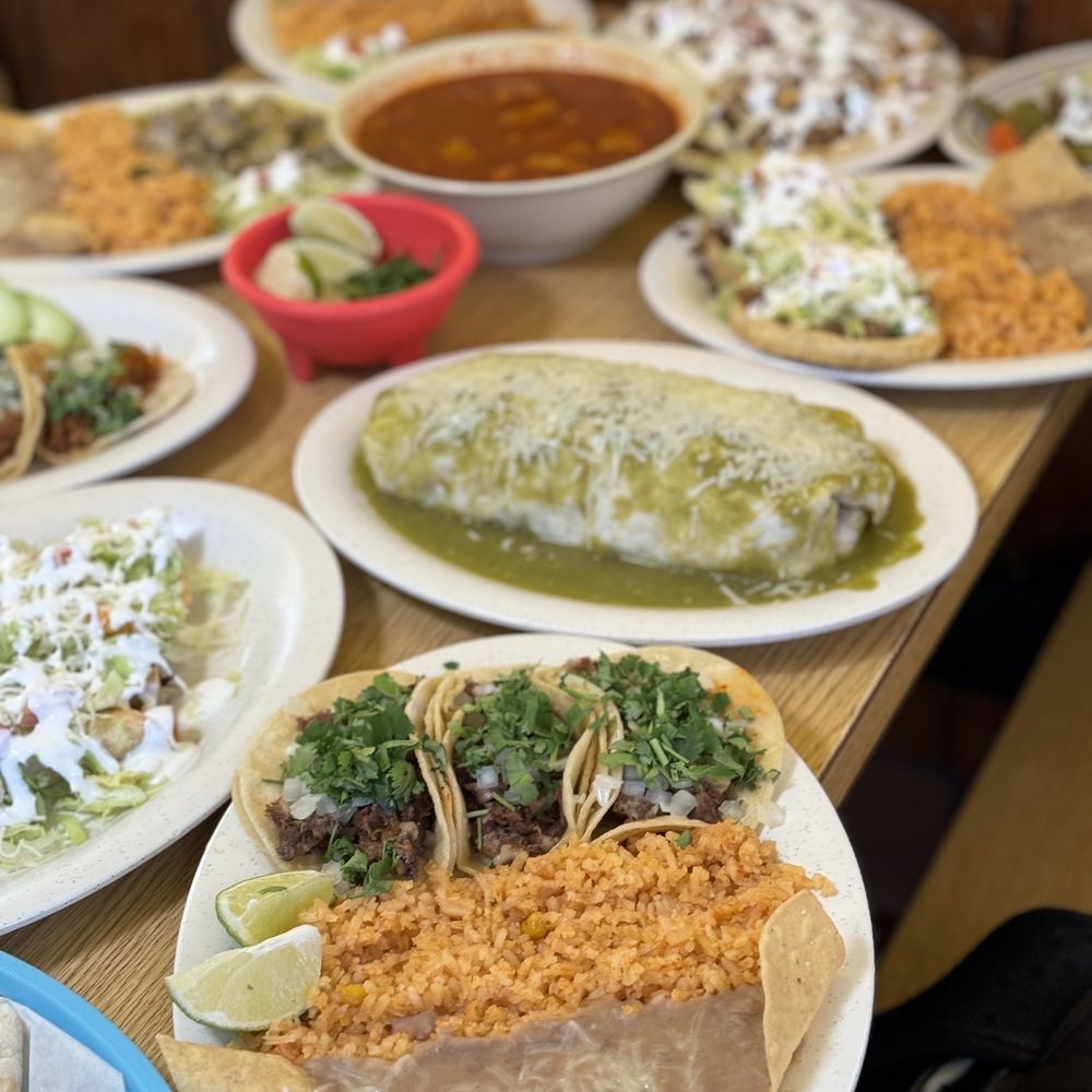 Los Jalapenos - Street tacos - Mexican Near Me - Victorville, California