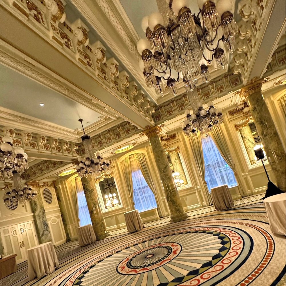Round Robin Bar - The famous Crystal Room at the Willard Hotel - Bars Near Me - Washington, DC, District of Columbia Round Robin Bar - The famous Crystal Room at the Willard Hotel - Bars Near Me - Washington, DC, District of Columbia