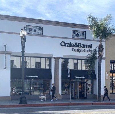 Crate & Barrel by null