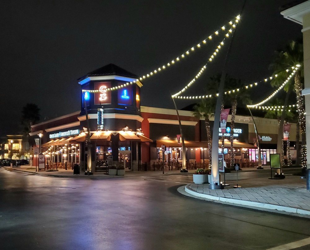 CHUCK LAGER AMERICA’S TAVERN 422 Photos & 193 Reviews 2001 Piazza