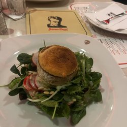 Restaurace James Dean Prague - Route Salad & burger/onion rings in the background