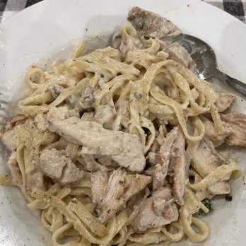 Ippolito's - Fettuccine Alfredo with grilled chicken - Italian Near Me - Suwanee, Georgia Ippolito's - Fettuccine Alfredo with grilled chicken - Italian Near Me - Suwanee, Georgia