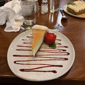 The Whistling Grizzly - Cheesecake - American Near Me - Jackson, Wyoming
