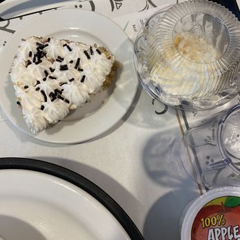 Memorial Hermann Katy Hospital - Monday dinner special chocolate creme pie (very, very sweet), and banana pudding - Hospitals Near Me - Katy, Texas Memorial Hermann Katy Hospital - Monday dinner special chocolate creme pie (very, very sweet), and banana pudding - Hospitals Near Me - Katy, Texas