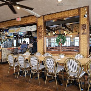 Lilikoi Bar and Grill - Dining room. - Hawaiian Near Me - Lihue, Hawaii Lilikoi Bar and Grill - Dining room. - Hawaiian Near Me - Lihue, Hawaii