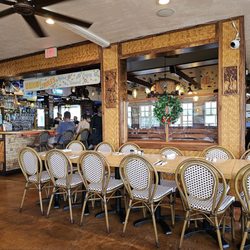 Lilikoi Bar and Grill - Dining room.