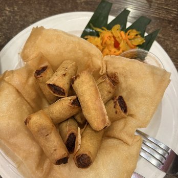 Max's Restaurant - Glendale - Filipino Near Me - Glendale, California